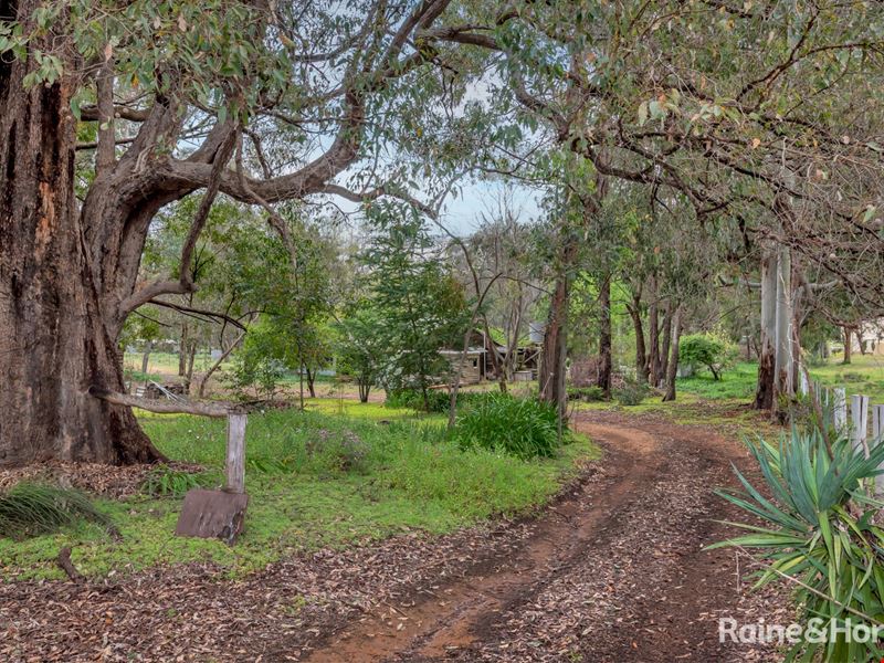 965 Batt Way, Dwellingup WA 6213