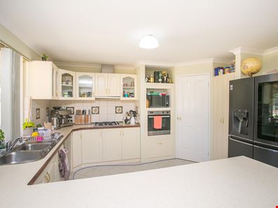 252 Moore Road, Baskerville WA 6056