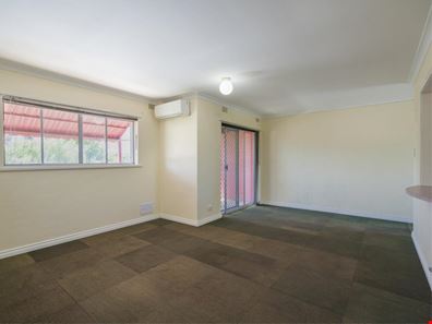 25/21 Disney Rd, Parmelia WA 6167