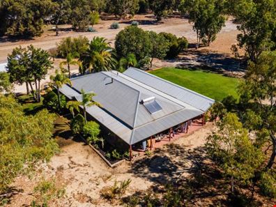 166 Woodland Parade, Stake Hill WA 6181