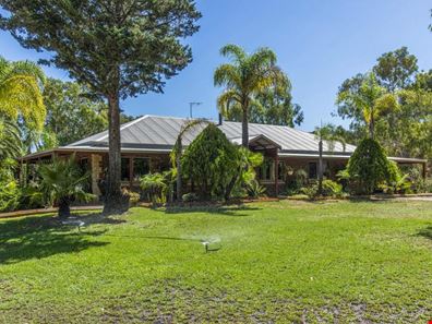 166 Woodland Parade, Stake Hill WA 6181
