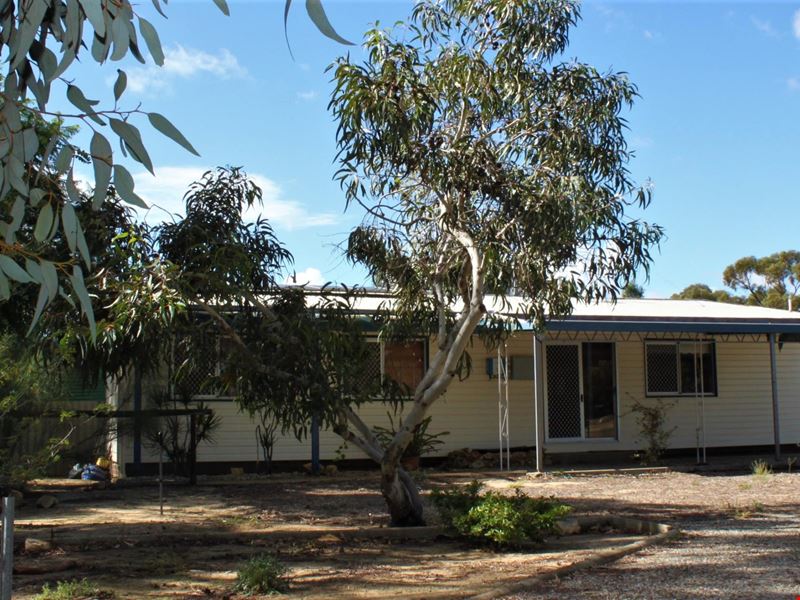 65 Melbourne Street, Moora WA 6510