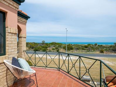 16/10 Fairhaven Terrace, Hillarys WA 6025