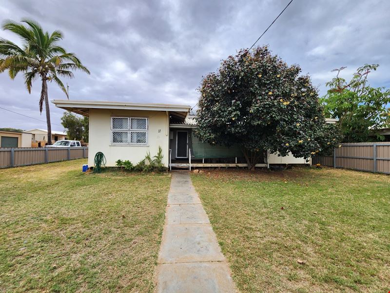 37 Douglas Street, Carnarvon WA 6701