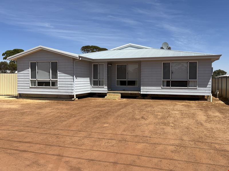 2 Cummings Street, Merredin WA 6415