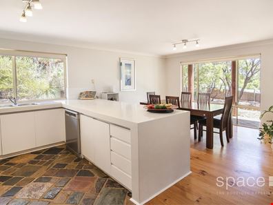 9 Freycinet Way, Gnarabup WA 6285