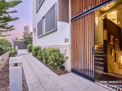 21/21 Ocean Drive, North Coogee WA 6163