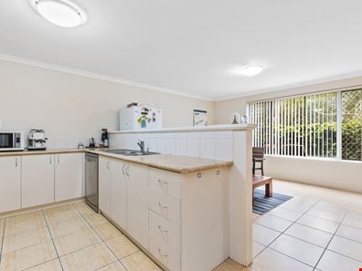 4/230 KNUTSFORD AVENUE, Kewdale WA 6105
