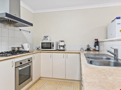 4/230 KNUTSFORD AVENUE, Kewdale WA 6105