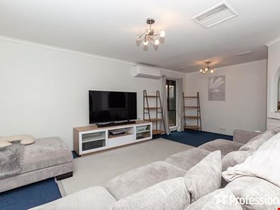 42 Willowmead Way, Kelmscott WA 6111