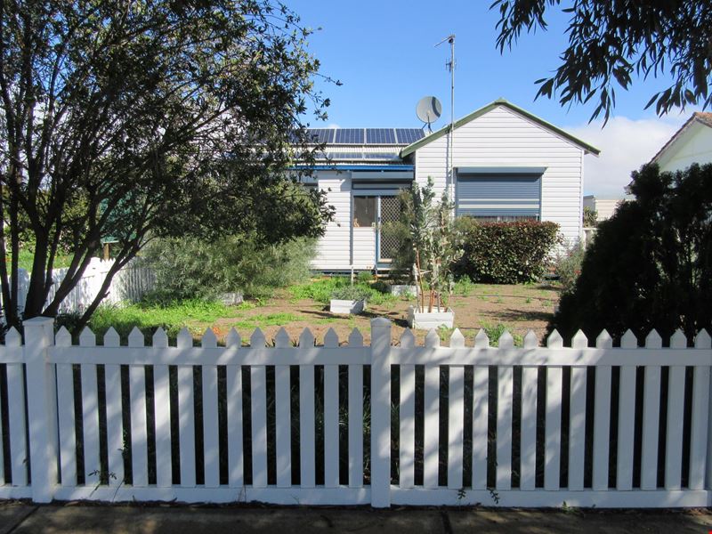 4 Railway Avenue, Carnamah