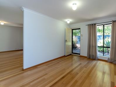 1/8 Norman Street, St James WA 6102