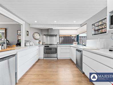 51 Kilkenny Circle, Waterford WA 6152