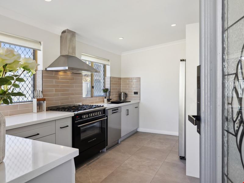12 Sproxton Way, Embleton WA 6062