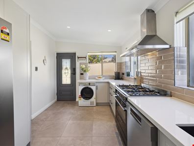 12 Sproxton Way, Embleton WA 6062