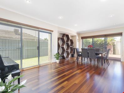 10 Carroll Street, Applecross WA 6153
