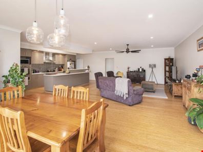 11 Lavender Gardens, Yalyalup WA 6280