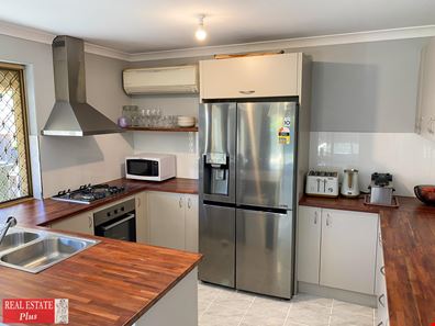 4 Kangaroo Entrance, Stratton WA 6056