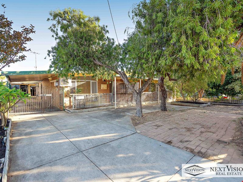 18 Christmas Ave, Orelia WA 6167