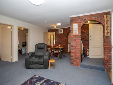 1/4 Dower Court, Armadale WA 6112