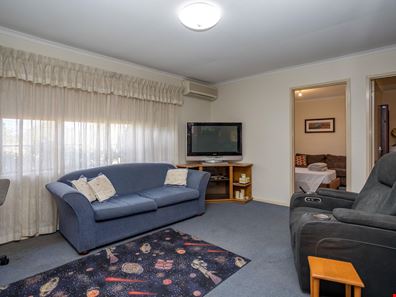 1/4 Dower Court, Armadale WA 6112