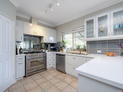 15 Nairn Road, Bickley WA 6076