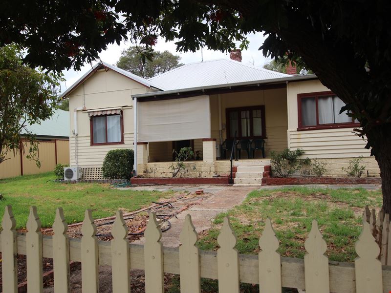 5 Railway Parade, Yarloop WA 6218