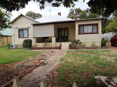 5 Railway Parade, Yarloop WA 6218