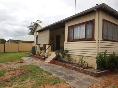 5 Railway Parade, Yarloop WA 6218