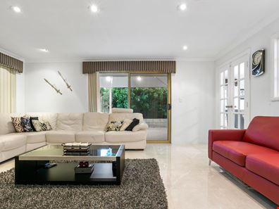 37 Chesters Way, Winthrop WA 6150