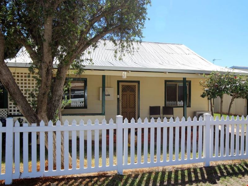 28 Bewsher Street, Moora WA 6510