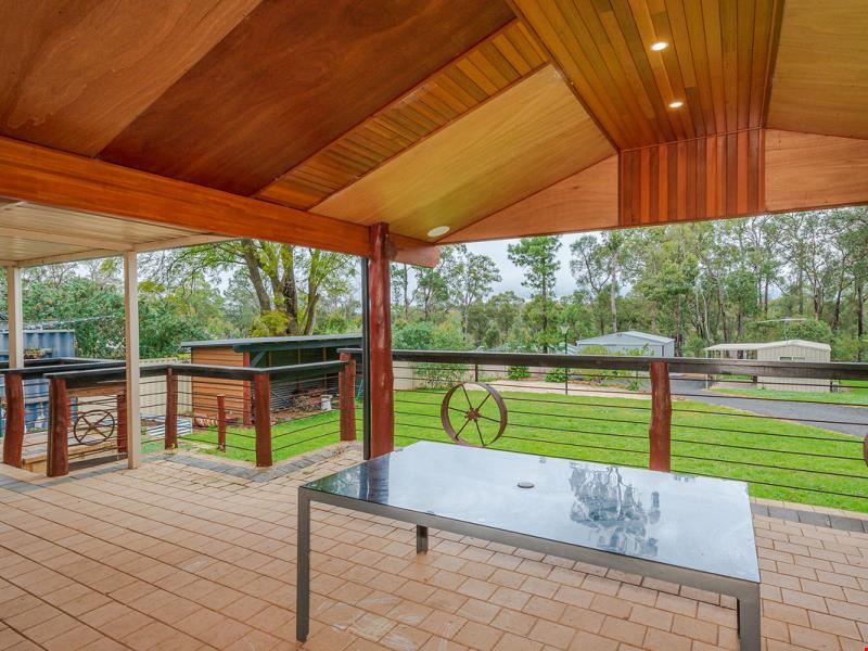 7 Grenville Road, Stoneville WA 6081
