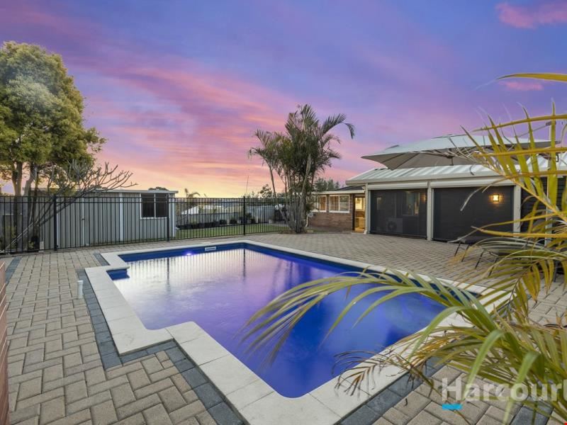 4 Milton Place, Lake Coogee WA 6166