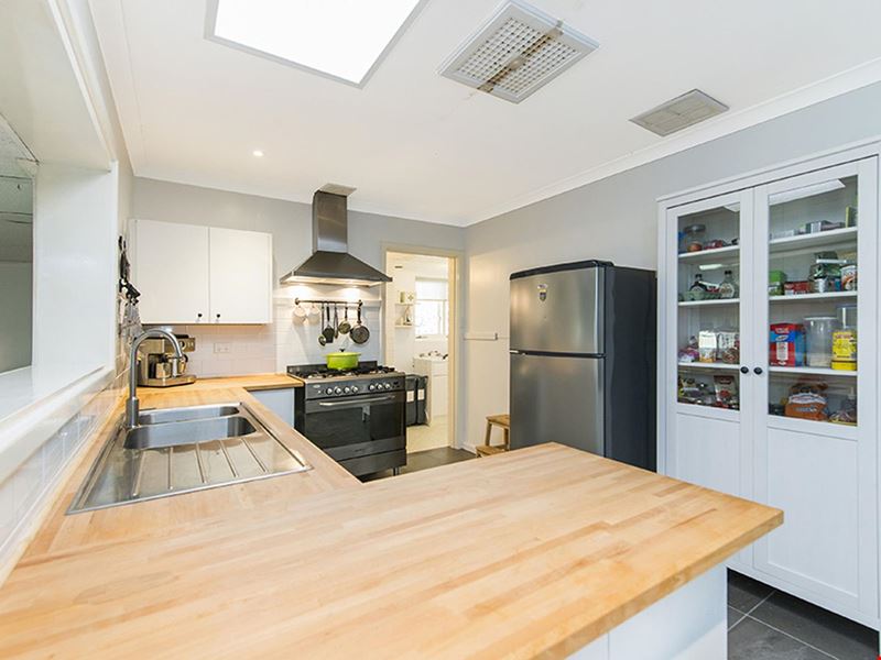 35 Caladenia Way, Koongamia WA 6056
