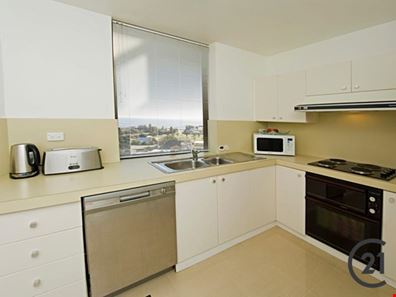 20/6A Valley Road, Halls Head WA 6210