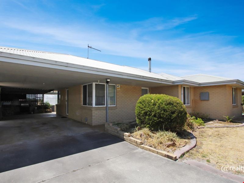 74 Katoomba Street, Orana WA 6330