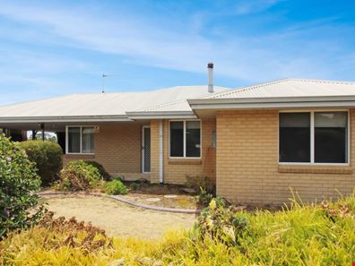 74 Katoomba Street, Orana WA 6330