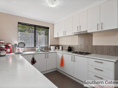 1/21 Hutchins Way, Kwinana Town Centre WA 6167