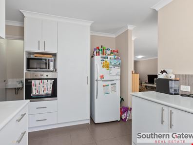 1/21 Hutchins Way, Kwinana Town Centre WA 6167