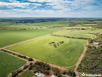 1267 Company Road, Greenough WA 6532
