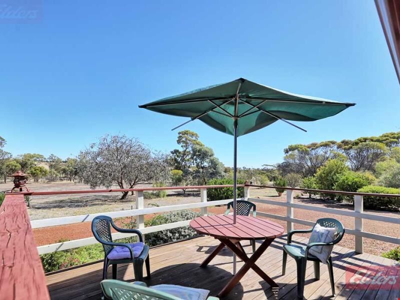 16 Curlew Way, Wickepin WA 6370