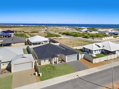 4 Beachcomber Hill, Glenfield WA 6532