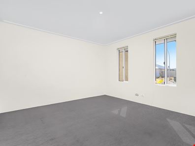 4 Beachcomber Hill, Glenfield WA 6532