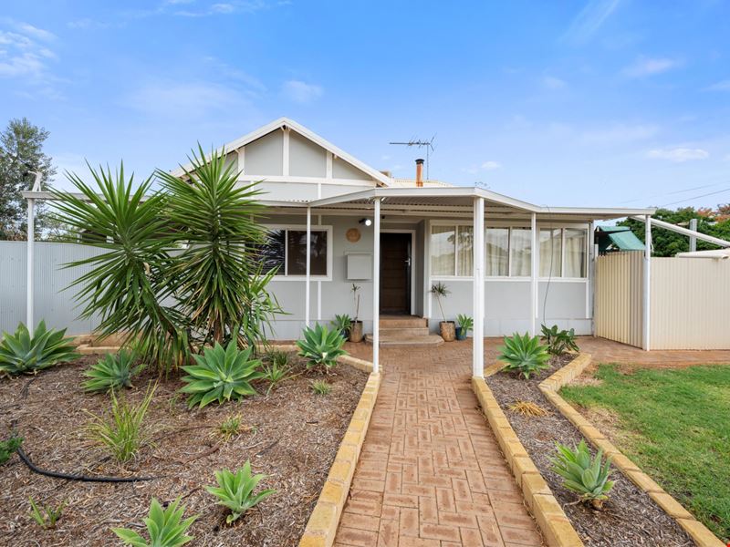 1 Kitchener Road, Mullingar WA 6430