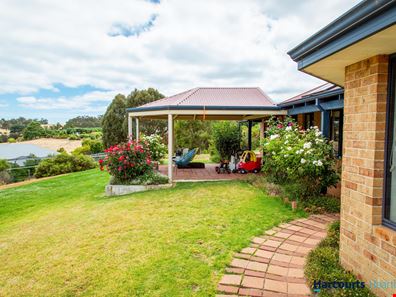 6 Magnolia Retreat, Kangaroo Gully WA 6255
