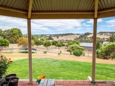 6 Magnolia Retreat, Kangaroo Gully WA 6255