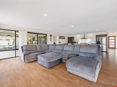 44 Honeysuckle Boulevard, Woorree WA 6530