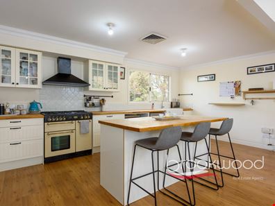 6 Dunham Glen, Wooroloo WA 6558