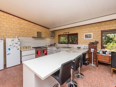 795 Bindoon-Dewars Pool Rd, Toodyay WA 6566