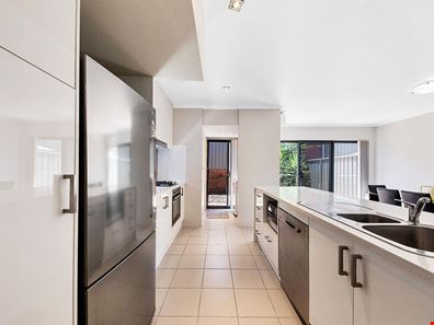26/1 Mariners Cove Drive, Dudley Park WA 6210